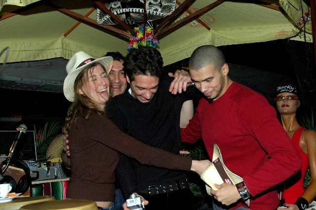 min 2005 12 18 sharkys 164